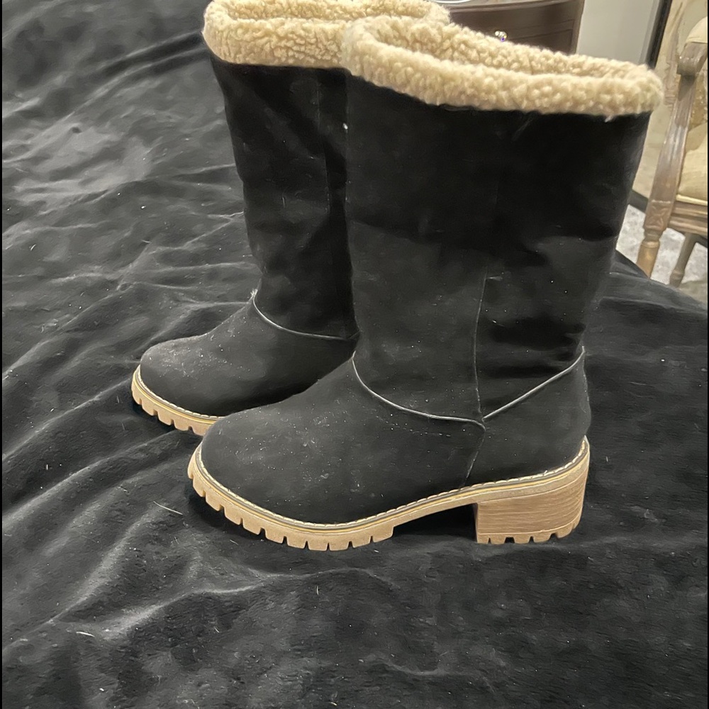 Shoe boots with Sherpa lining